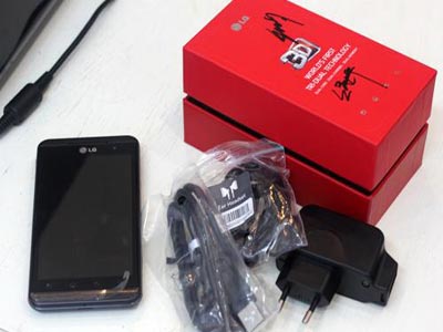 Hình ảnh chiếc điện thoại 3D LG Optimus P920 tại Việt Nam. Nguồn Internet. Hình ảnh chiếc điện thoại 3D LG Optimus P920 tại Việt Nam. Nguồn Internet.