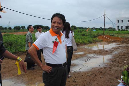 Thứ trưởng Nguyễn Văn Lạng trong màu áo FPT.