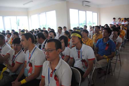 Hơn 100 cán bộ chủ chốt của FPT Software tham gia lễ động thổ Làng phần mềm FPT tại KCNC Hòa Lạc sáng 13/9. Ảnh: Thu Thủy