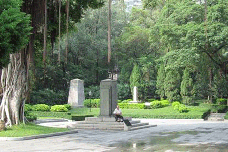 Mộ các chiến sỹ cách mạng khác trong Hoàng Hoa Cương.