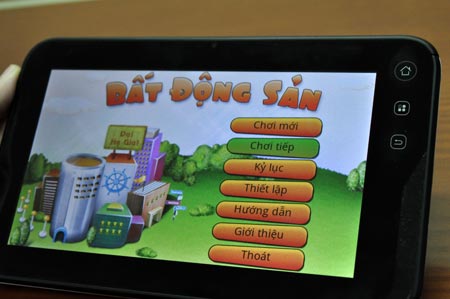 Giải trí đa phương tiện, chơi game thuận tiện, dễ dàng với màn hình cảm ứng.