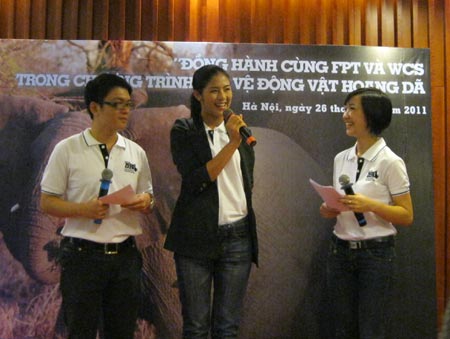 Giao lưu với Hoa hậu Việt Nam 2010 Ngọc Hân, đại sứ thiện chí của chương trình Go For Zero.