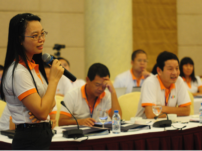 Phần trình bày của PTGĐ Chu Thanh Hà về việc hợp lực giữa các công ty thành viên đã gây ra cuộc tranh luận tại Hội nghị. Ảnh: Thùy Dương.
