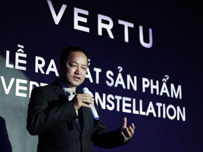 Tổng Giám đốc FPT, ông Trương Đình Anh phát biểu mở đầu buổi giới thiệu dòng di động cảm ứng hạng sang.