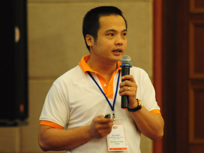 Tân TGĐ Nguyễn Văn Khoa được Chủ tịch HĐQT FPT Telecom ghi nhận là có nhiều đóng góp lớn cho công ty. Ảnh: Thùy Dương.