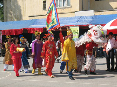 Rước Tam khôi trong Hội làng FPT tháng 2/2010. Ảnh: C.T.