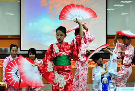 Sinh viên FPT trong Lễ hội văn hóa Nhật Bản do nhà trường tổ chức, một sự kiện nhằm giúp sinh viên tìm hiểu về văn hóa nghệ thuật của các nước trên thế giới.