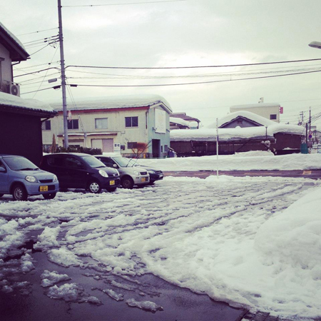 So với các nước Châu Âu và Hoa Kỳ, Nhật Bản đỡ băng tuyết hơn, tuyết đã bắt đầu rơi dày tại Nhật từ ngày 1/2.