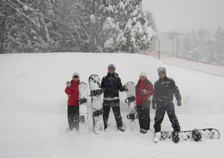 CBNV onsite trượt tuyết tại Nhật. Ảnh: NVCC.