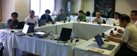 Bác Ogawa họp cùng Ban lãnh đạo FPT Japan về các phương án phát triển kinh doanh trong quý II/2011. Ảnh: C.T.