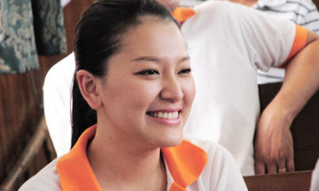 Miss FPT từ thiện ở bệnh viện Ung bướu TP HCM