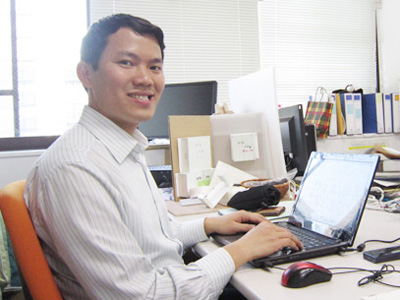 Vũ Trọng Thư giao lưu với độc giả Thanh Niên Online qua Yahoo Messenger. Ảnh: NVCC.