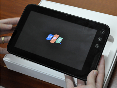 51 chiếc FPT Tablet màu đen sẽ được chuyển tới tay CNXS FPT 2011 vào ngày 24/3 tới. Ảnh: Tô Ngà. 51 chiếc FPT Tablet màu đen sẽ được chuyển tới tay CNXS FPT 2011 vào ngày 24/3 tới. Ảnh: Tô Ngà.
