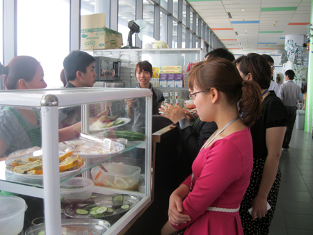 Tầng 15 tòa nhà FPT Cầu Giấy phục vụ hơn 2.000 lượt CBNV ăn uống mỗi ngày.