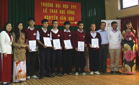 ĐH FPT trao học bổng Nguyễn Văn Đạo
