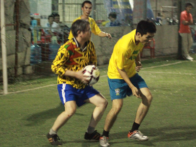 Thủ môn Bùi Quang Ngọc đã phải vào lưới nhặt bóng 14 lần.
