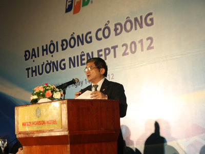 Phó Chủ tịch HĐQT FPT Bùi Quang Ngọc đánh giá tình hình hoạt động của FPT năm 2011. Ảnh: Thùy linh.