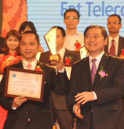 Anh Hoàng Trung Kiên là một trong 4 đại diện FPT Telecom nhận giải thưởng Sao Khuê 2012. Ảnh: Lâm Thao.