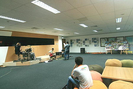 Phòng Truyền thống - nơi trưng bày hình ảnh hoạt động của các CBNV công ty và cũng là nơi sinh hoạt của các CLB Khiêu Vũ, Rock,...