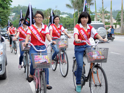 Đây là cửa hàng bán lẻ đầu tiên của đơn vị tại Quảng Ninh nên việc nhân rộng hình ảnh với người dân địa phương rất quan trọng. Đây là cửa hàng bán lẻ đầu tiên của đơn vị tại Quảng Ninh nên việc nhân rộng hình ảnh với người dân địa phương rất quan trọng.