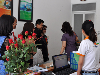 Các lãnh đạo tới thăm FPT Telecom Quảng Ninh.