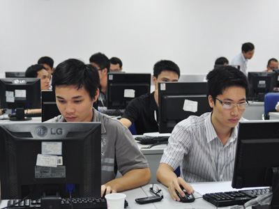 Các thành viên của FPT Software được bổ sung nhiều kiến thức khi ở Center Pool. Ảnh: Lâm Thao.