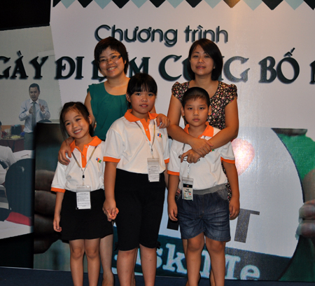 Các bé nhà chị Lê Kim Liên (FPT Online) và chị Trịnh Thùy Nhung (FPT Telecom).