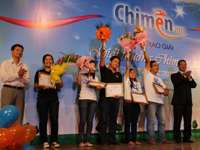 Giải thưởng Tình nguyện Chim Én 2011 đã lan tỏa tinh thần nguyện ra cộng đồng. Ảnh: C.T.