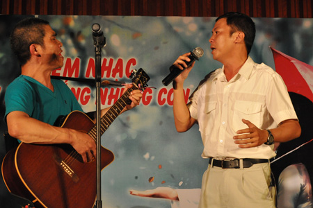 Tình bạn 20 năm giữa nhạc sĩ Trương Quý Hải và nhà thơ Bùi Thanh Tuấn. Hai anh song ca ca khúc chủ đề của chương trình
