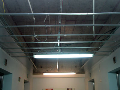 Việc tháo gỡ trần sảnh tầng 0 đã được thực hiện từ giữa tuần trước.