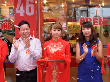 FPT Shop 46 Hồ Tùng Mâu là shop thứ 27 trong Hệ thống bán lẻ của FPT Retail. Shop mới được kỳ vọng sẽ phát triển tốt trong tương lai. FPT Shop 46 Hồ Tùng Mâu là shop thứ 27 trong Hệ thống bán lẻ của FPT Retail. Shop mới được kỳ vọng sẽ phát triển tốt trong tương lai.