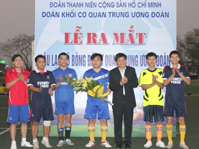 Đội bóng đá trung ương đoàn là khách mời đầu tiên của Cup 13/9.