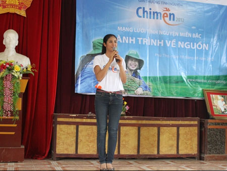 Với vai trò sứ giả của giải thưởng tình nguyện Chim Én, Ngọc Hân đã phát biểu cảm tưởng của mình về chuyến đi và giới thiệu về giải thưởng do FPT phát động.