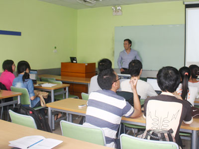 Trước khi bảo vệ, các nhóm đã được tham gia buổi hội thảo để bổ sung thêm những kỹ năng cần thiết. Ảnh: FSB. Trước khi bảo vệ, các nhóm đã được tham gia buổi hội thảo để bổ sung thêm những kỹ năng cần thiết. Ảnh: FSB.