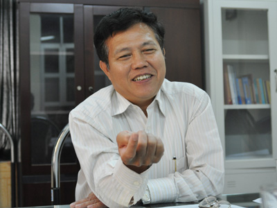 Ông Nguyễn Văn Quyền, Phó Tổng cục Trưởng Tổng cục Đường bộ Việt Nam, đánh gia cao giải pháp và sự hỗ trợ của FPT IS trong việc thực hiện cấp, chuyển đổi GPLX mới. Ảnh: Lâm Thao.
