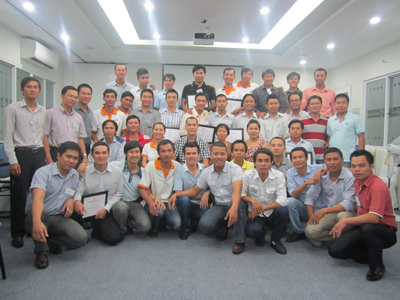 Tập thể đông đảo học viên lớp Trưởng phòng 2 tham gia chương trình đào tạo cán bộ nguồn của FPT Telecom.