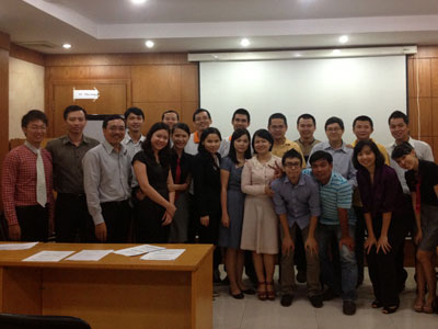 Học viên hoàn thành khóa Mini MBA 26. Ảnh: Diễm Hương.