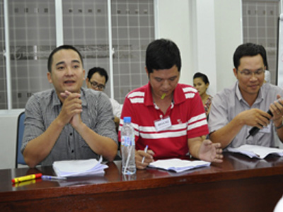 Anh Lê Xuân Tùng, FPT Telecom Đà Nẵng (ngoài cùng bên trái) trăn trở với việc quy hoạch lãnh đạo. Ảnh: Nguyên Văn.