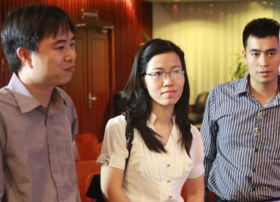 Vũ Thu Chinh (giữa) FPT Polytechnic tâm đắc về việc anh Bình chia sẻ về