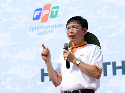 Chủ tịch FPT IS Đỗ Cao Bảo tin tưởng FPT IS sẽ vượt qua bất kỳ con sóng lớn nào, cán đích kế hoạch kinh doanh 2012.