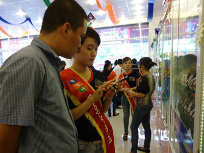 FPT Shop số 28 Lê Lợi là cửa hàng thứ 2 của FPT Retail tại Vinh. Cửa hàng được mở bán vào cuối tháng 10 với doanh số rất khả quan. FPT Shop số 28 Lê Lợi là cửa hàng thứ 2 của FPT Retail tại Vinh. Cửa hàng được mở bán vào cuối tháng 10 với doanh số rất khả quan.