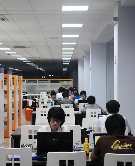 Thansg 5/2012, cơ sở ĐH FPT tại KCNC Hòa Lạc đã bắt đầu đi vào hoạt động với trang thiết bị hiện đại. Ảnh: Nam Anh.