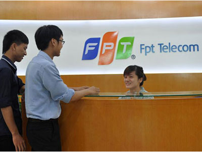 Hơn 70 chi nhánh, văn phòng giao dịch của FPT Telecom đã thay màu áo mới với việc hoàn tất thay đổi nhận diện thương hiệu. Ảnh: C.T.
