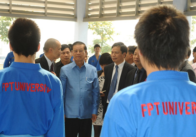 Ông ủng hộ việc ĐH FPT mở campus tại Lào và đồng ý cấp 30 ha đất để xây trường tại đất nước Triệu Voi.
