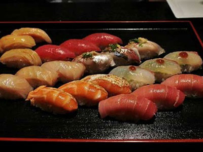 Ở Jiro Ono Sushi có tới 20 món sushi, nhưng chỉ sushi mà thôi. Ảnh: S.T.