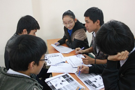 Tham dự giờ học tiếng Anh thực tế trên lớp.