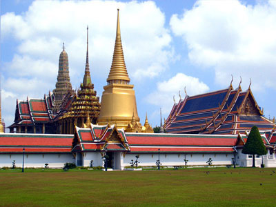 Phần thưởng cho 100 cá nhân xuất sắc FPT 2012 là chuyến đi Băng Kok, Thái Lan cùng các lãnh đạo FPT.