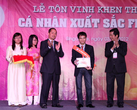Lễ tôn vinh khen thưởng cá nhân xuất sắc FPT 2011 được tổ chức trang trọng tại khách sạn Marina Bay Sands, Singapore. Ảnh: C.T.
