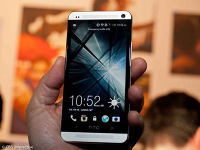 HTC One là sản phẩm có màn hình Full HD đầu tiên của hãng HTC tại Việt Nam và được xem là sản phẩm chiến lược của hãng trong năm 2013. Ảnh: S.T.