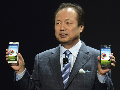 Giám đốc điều hành Samsung, ông J.K Shin công bố sản phẩm Galaxy S4 mới. Ảnh: S.T.